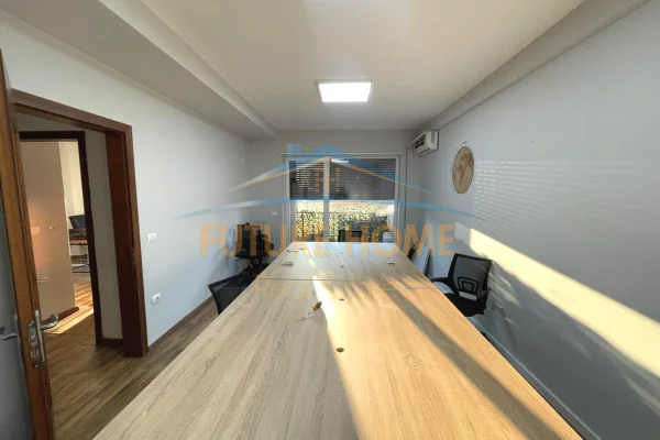Shtepi me qera 2+1 ne Tirane - 1,660 Euro