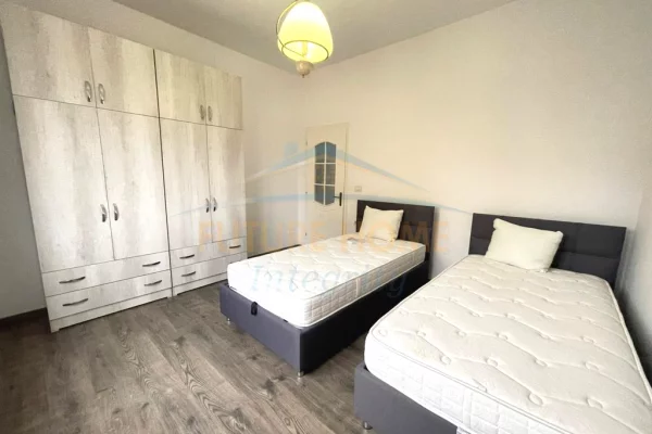 Shtepi me qera Apartament ne Tirane, 2+1, Mobilimi E mobiluar, Pagesa 600  Euro.