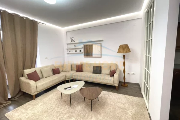 Shtepi me qera Apartament ne Tirane, 2+1, Mobilimi E mobiluar, Pagesa 600  Euro.
