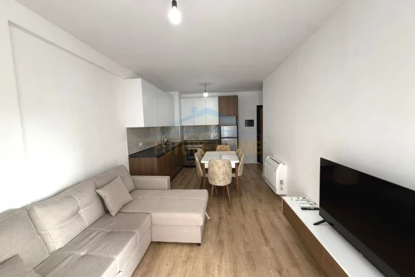 Shtepi me qera Apartament ne Tirane, 2+1, Mobilimi E mobiluar, Pagesa 500  Euro.
