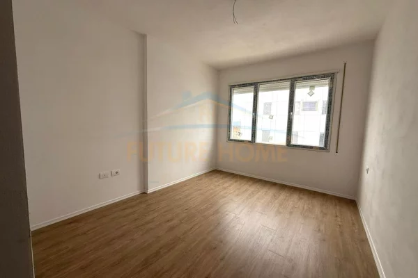 Shitet, Apartament 2+1+Post Parkimi, Kamëz
