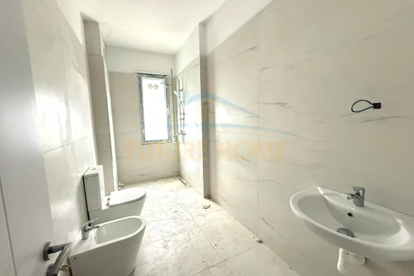 Shtepi ne shitje Apartament ne Tirane, 2+1, Mobilimi Bosh, pa mobiluar, Pagesa 120,000  Euro.