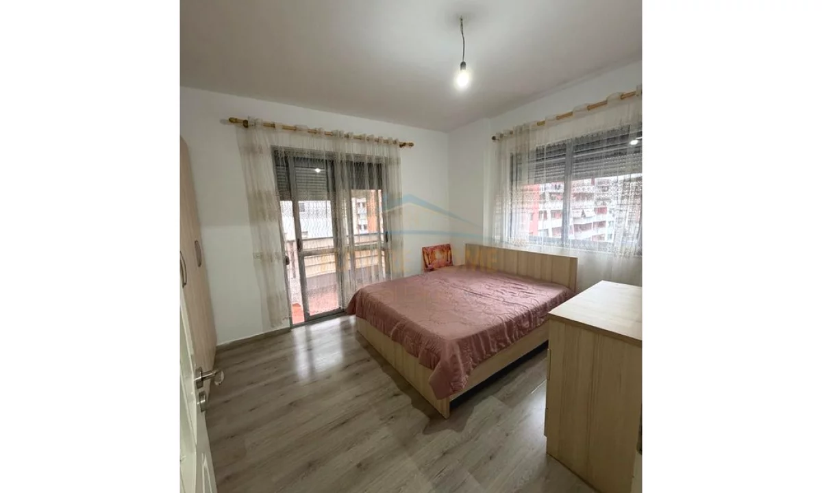 Shtepi me qera Apartament ne Tirane, 2+1, Mobilimi E mobiluar, Pagesa 500  Euro.