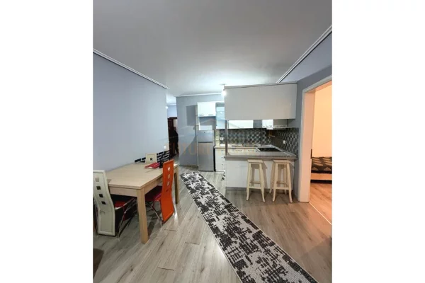 Shtepi me qera Apartament ne Tirane, 2+1, Mobilimi E mobiluar, Pagesa 500  Euro.