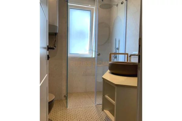 Shtepi me qera 2+1 ne Tirane - 1,200 Euro