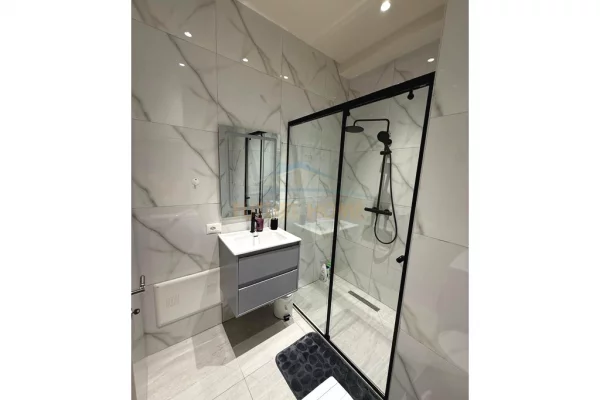 Shtepi me qera Garsoniere ne Tirane - 300 Euro