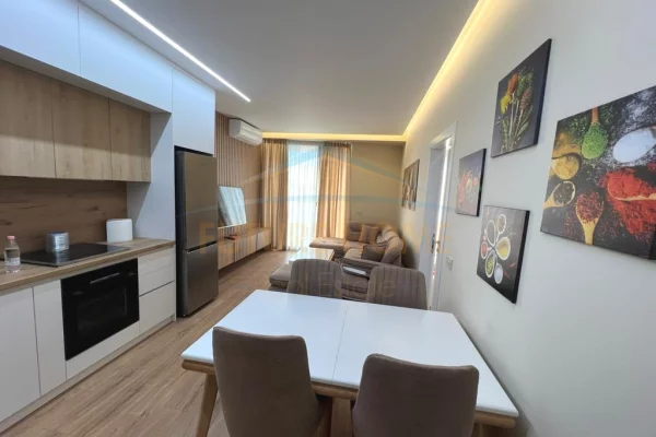 Shtepi me qera 2+1 ne Tirane - 1,000 Euro