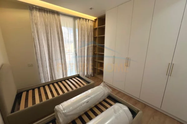 Shtepi me qera Apartament ne Tirane, 2+1, Mobilimi E mobiluar, Pagesa 1,000  Euro.