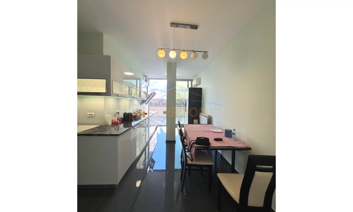 Shtepi ne shitje Apartament ne Tirane, 3+1, Mobilimi E mobiluar, Pagesa 480,000  Euro.