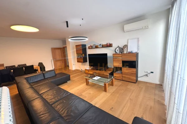 Shtepi ne shitje Apartament ne Tirane, 3+1, Mobilimi E mobiluar, Pagesa 480,000  Euro.