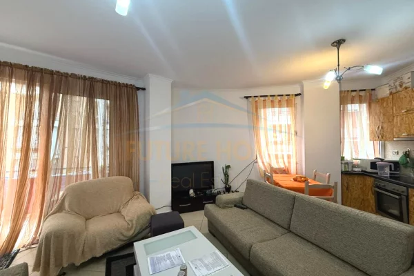 Shtepi me qera Apartament ne Tirane, 2+1, Mobilimi E mobiluar, Pagesa 450  Euro.