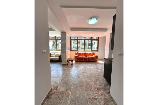 Shtepi me qera Shtepi Private ne Tirane, 2+1, Mobilimi E mobiluar, Pagesa 1,500  Euro.