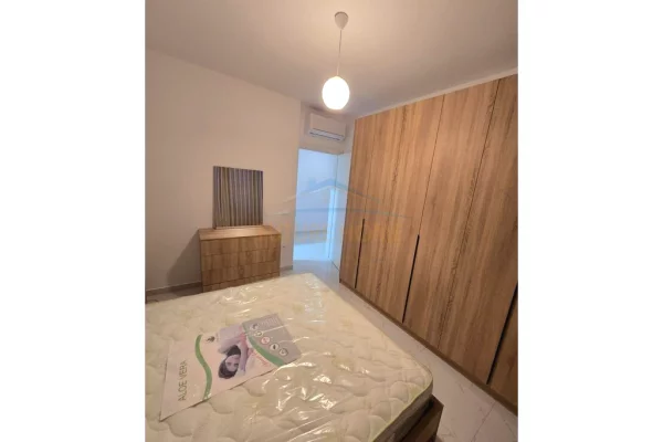 Shtepi me qera Apartament ne Tirane, 2+1, Mobilimi Bosh, pa mobiluar, Pagesa 550  Euro.