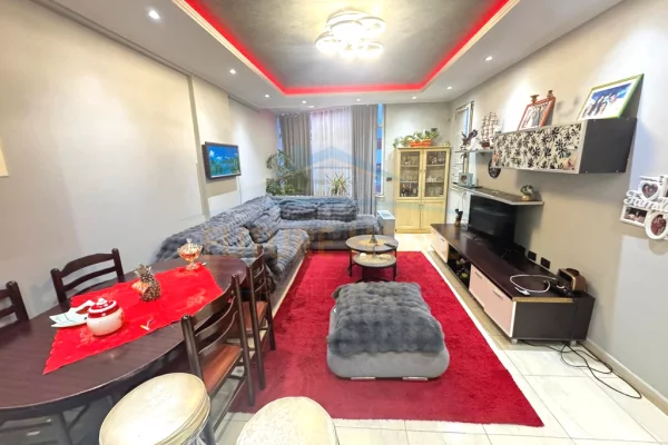 Shitet, Apartament 2+1, Unaza e Re