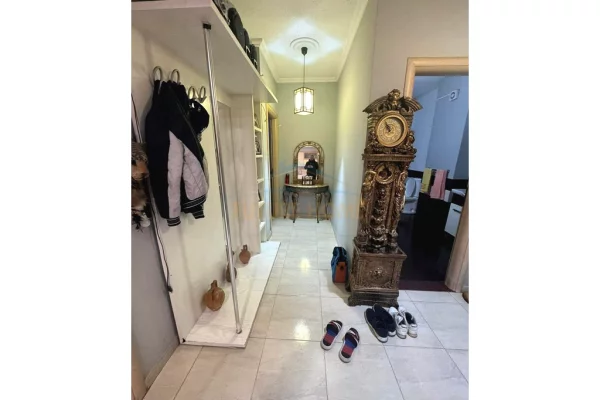 Shtepi me qera Apartament ne Tirane, 2+1, Mobilimi E mobiluar, Pagesa 200,000  Euro.