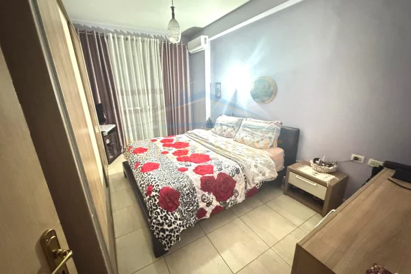 Shtepi me qera Apartament ne Tirane, 2+1, Mobilimi E mobiluar, Pagesa 200,000  Euro.