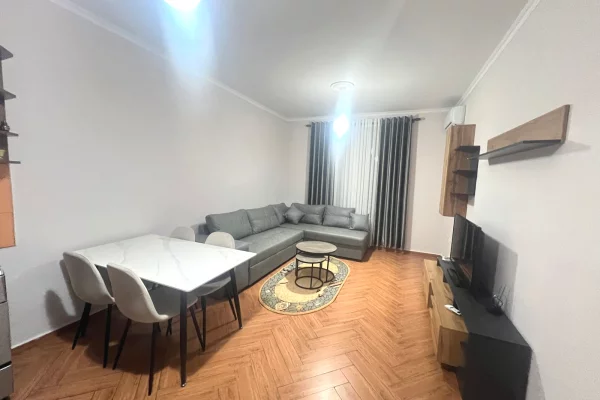 Shtepi me qera 1+1 ne Tirane - 45,000 Leke