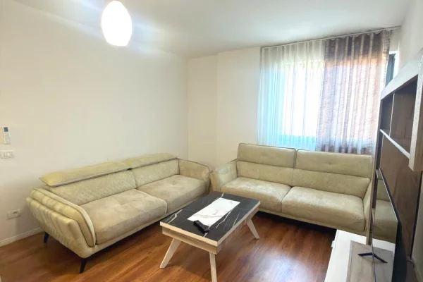 Shtepi me qera 2+1 ne Tirane - 60,000 Leke