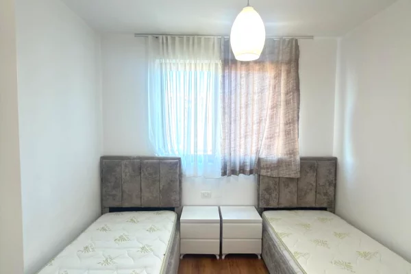 Shtepi me qera Apartament ne Tirane, 2+1, Mobilimi E mobiluar, Pagesa 60,000  Leke.