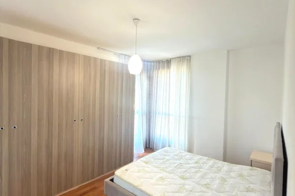 Shtepi me qera Apartament ne Tirane, 2+1, Mobilimi E mobiluar, Pagesa 60,000  Leke.