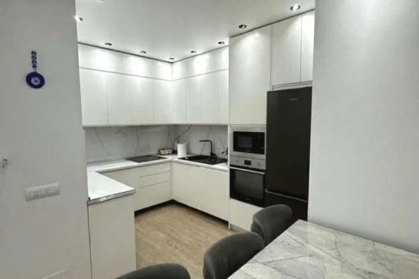 Shtepi ne shitje Apartament ne Tirane, 3+1, Mobilimi E mobiluar, Pagesa 230,000  Euro.