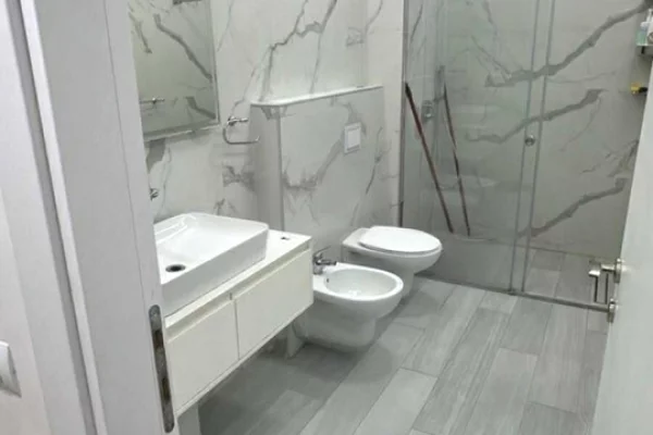 Shtepi ne shitje Apartament ne Tirane, 3+1, Mobilimi E mobiluar, Pagesa 230,000  Euro.