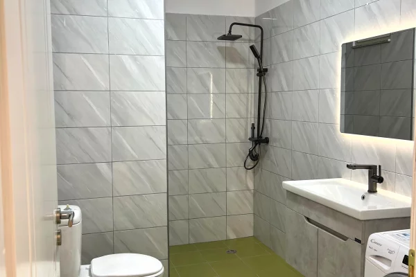 Shtepi ne shitje Apartament ne Tirane, 2+1, Mobilimi E mobiluar, Pagesa 154,999  Euro.