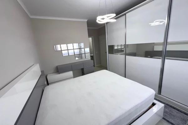 Shtepi ne shitje Apartament ne Tirane, 2+1, Mobilimi E mobiluar, Pagesa 154,999  Euro.