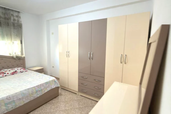 Shtepi me qera Apartament ne Tirane, 2+1, Mobilimi E mobiluar, Pagesa 55,000  Leke.