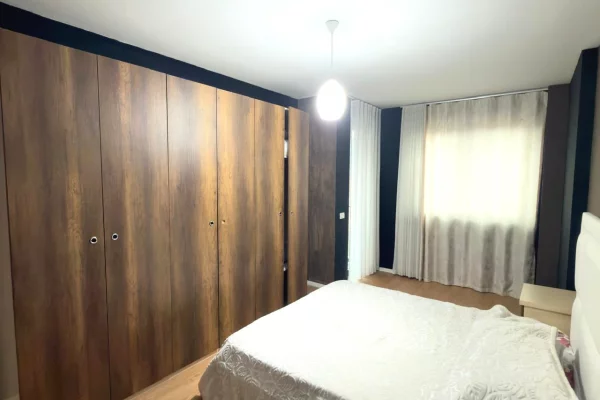 Shtepi me qera Apartament ne Tirane, 2+1, Mobilimi E mobiluar, Pagesa 60,000  Leke.