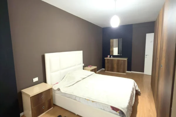 Shtepi me qera 2+1 ne Tirane - 60,000 Leke