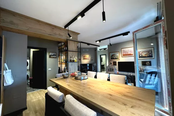 Shtepi ne shitje Apartament ne Tirane, 3+1, Mobilimi E mobiluar, Pagesa 300,000  Euro.