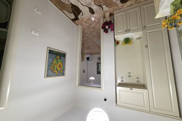 Shtepi ne shitje Apartament ne Tirane, 2+1, Mobilimi E mobiluar, Pagesa 264,500  Euro.