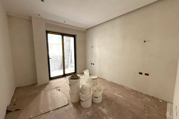 Ambient biznesi me qera 3+1 ne Tirane - 900 Euro