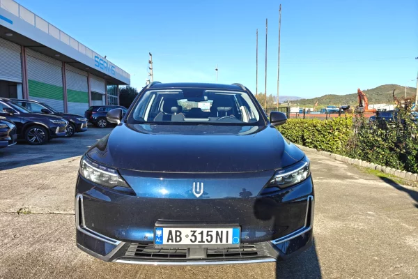 Makina ne shitje ne Tirane - 18,000 Euro