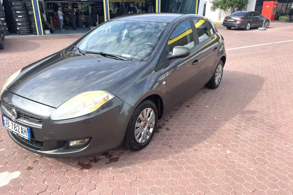 Makina ne shitje ne Lushnje - 2,000 Euro