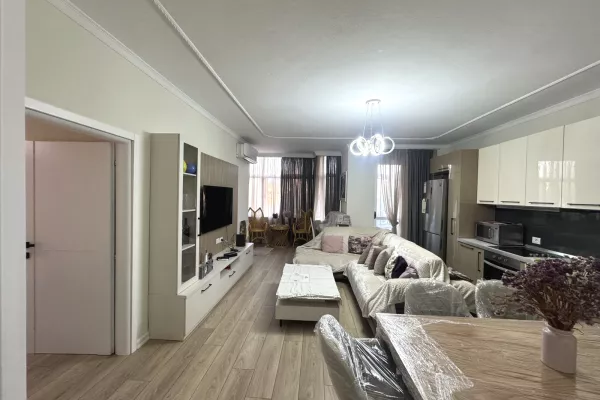Shtepi me qera 3+1 ne Tirane - 1,050 Euro