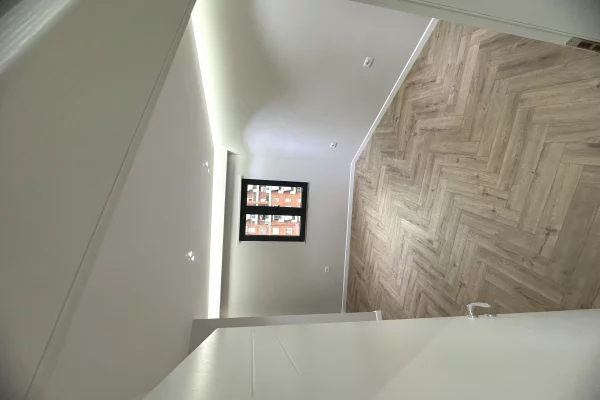 Shtepi me qera Apartament ne Tirane, 2+1, Mobilimi Bosh, pa mobiluar, Pagesa 1,100  Euro.