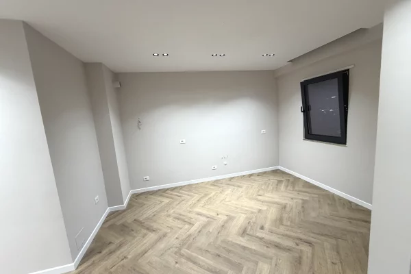 Shtepi me qera 2+1 ne Tirane - 1,000 Euro