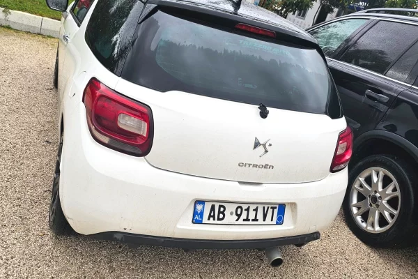Makina ne shitje ne Tirane, Citroen, 2010 Benzine,Kambio Manual Pagesa 3,500  Euro.