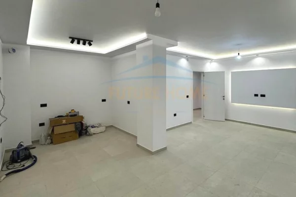 Shtepi ne shitje Apartament ne Tirane, 2+1, Mobilimi Bosh, pa mobiluar, Pagesa 125,000  Euro.