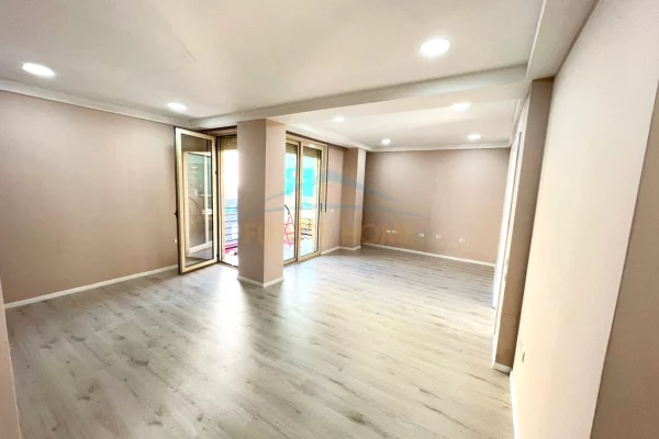 Shtepi me qera 3+1 ne Tirane - 1,000 Euro