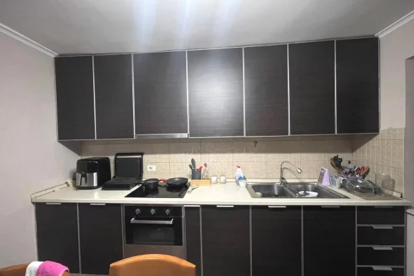 Shtepi me qera Apartament ne Tirane, 1+1, Mobilimi E mobiluar, Pagesa 500  Euro.