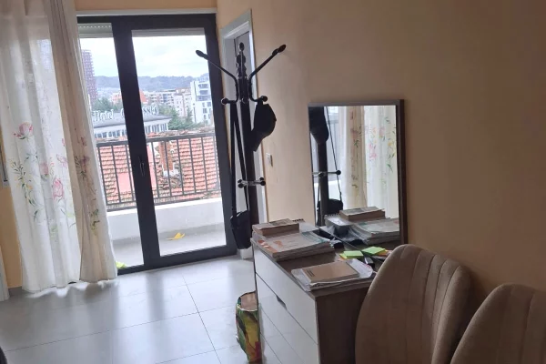 Shtepi me qera 2+1 ne Tirane - 750 Euro