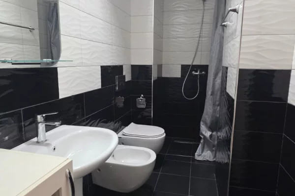 Shtepi me qera 1+1 ne Tirane - 60,000 Leke