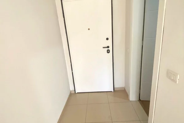 Ambient biznesi me qera 3+1 ne Tirane - 1,000 Euro