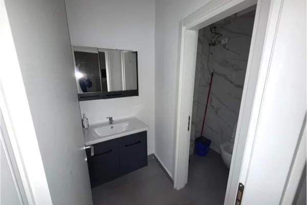 Ambient biznesi me qera 1+1 ne Tirane - 1,000 Euro