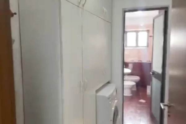 Shtepi ne shitje Apartament ne Tirane, 2+1, Mobilimi Pjeserisht e mobiluar, Pagesa 196,000  Euro.