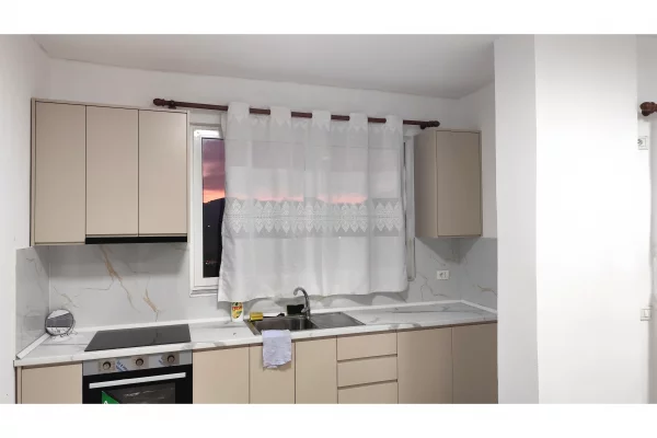 Shtepi me qera 2+1 ne Tirane - 450 Euro
