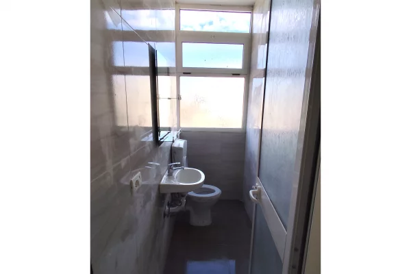 Shtepi me qera Apartament ne Tirane, 2+1, Mobilimi Pjeserisht e mobiluar, Pagesa 450  Euro.